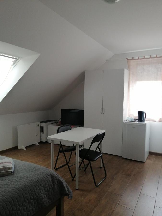 Sobe Pri Rozi Apartment Postojna Bagian luar foto