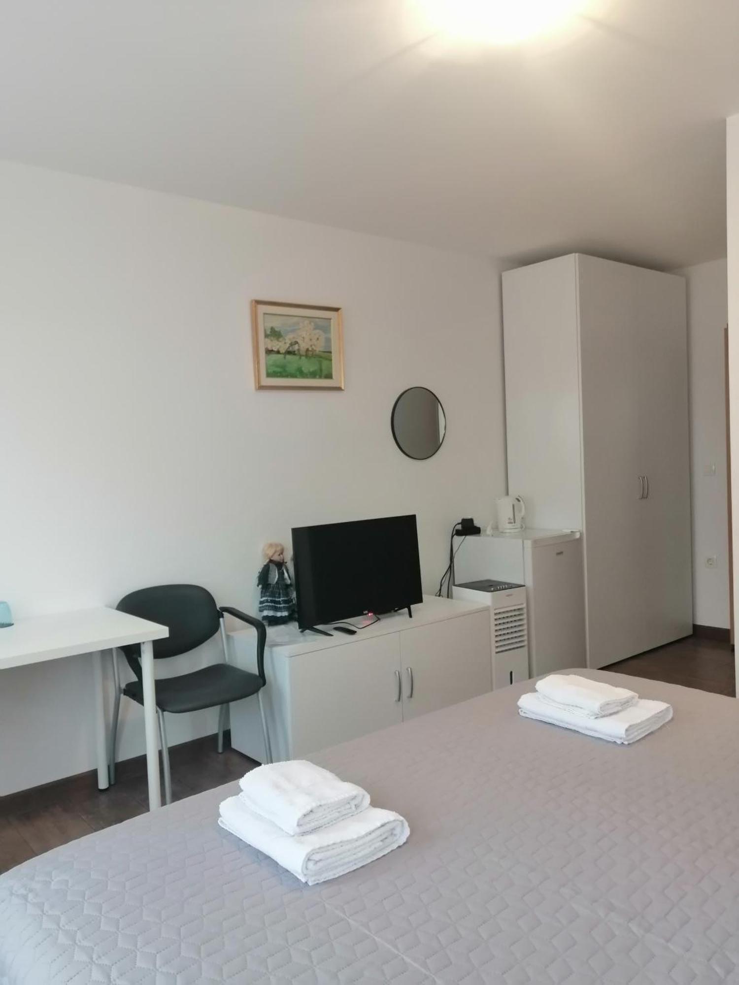 Sobe Pri Rozi Apartment Postojna Bagian luar foto