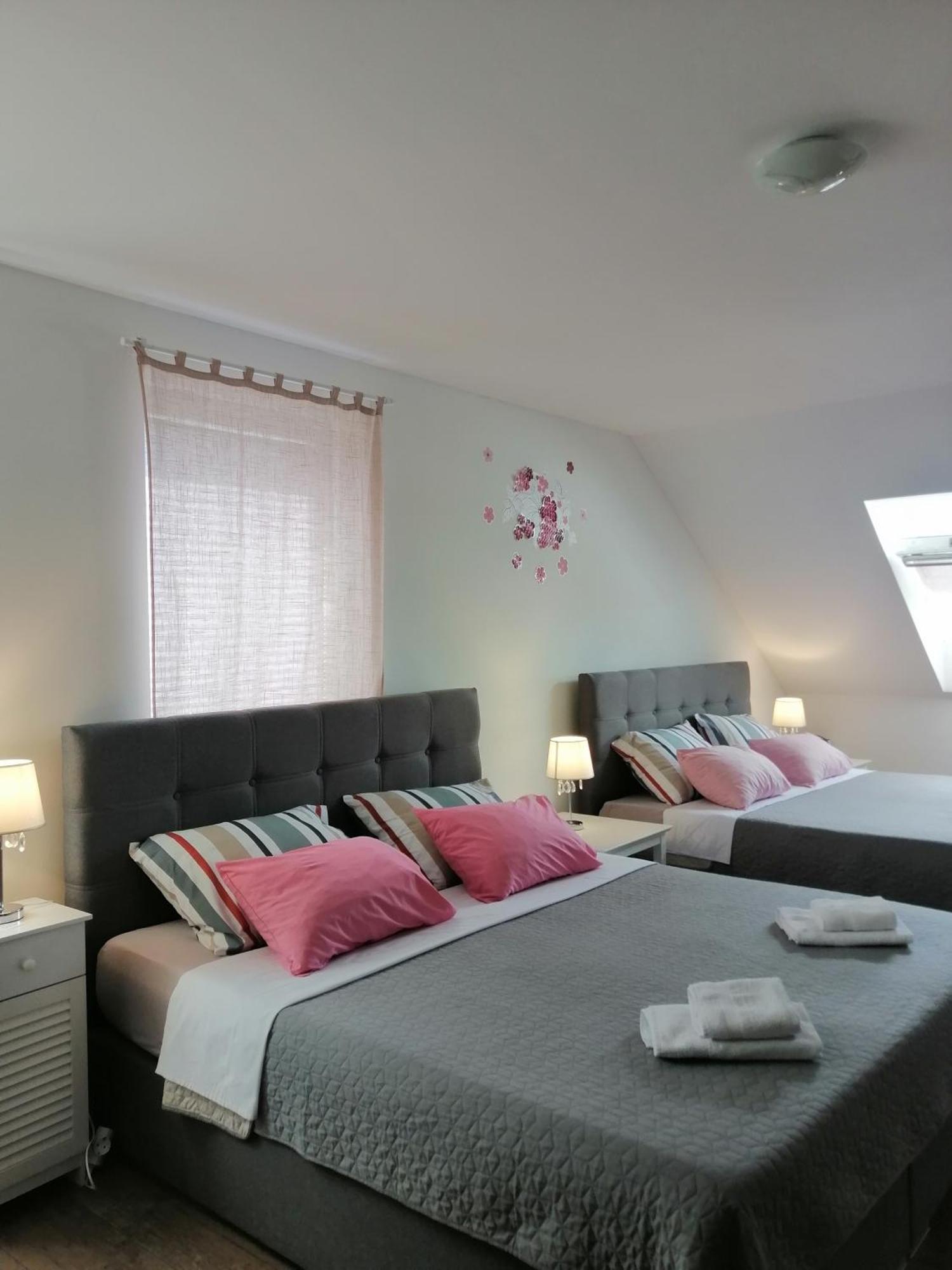 Sobe Pri Rozi Apartment Postojna Bagian luar foto