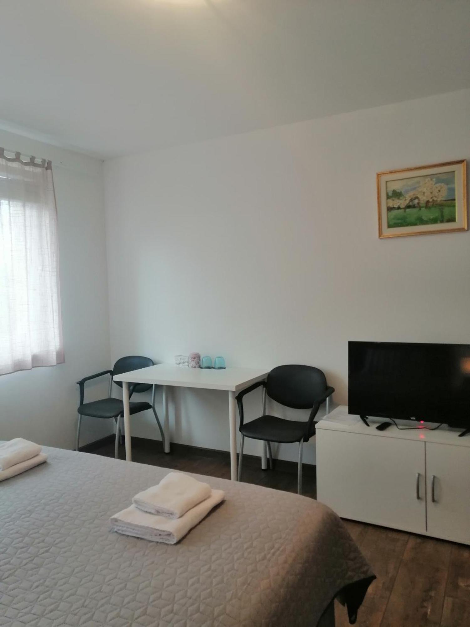 Sobe Pri Rozi Apartment Postojna Bagian luar foto