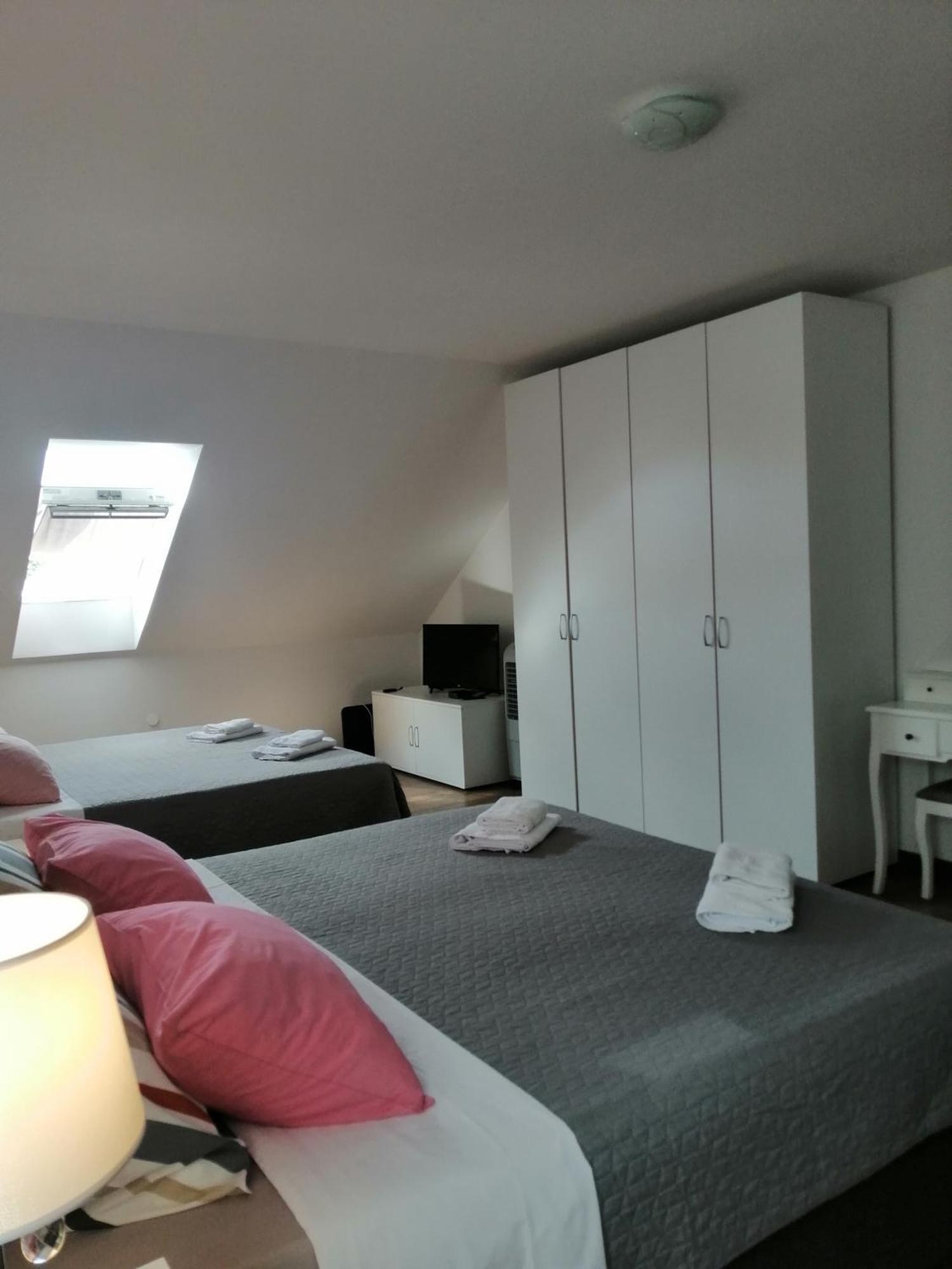 Sobe Pri Rozi Apartment Postojna Bagian luar foto