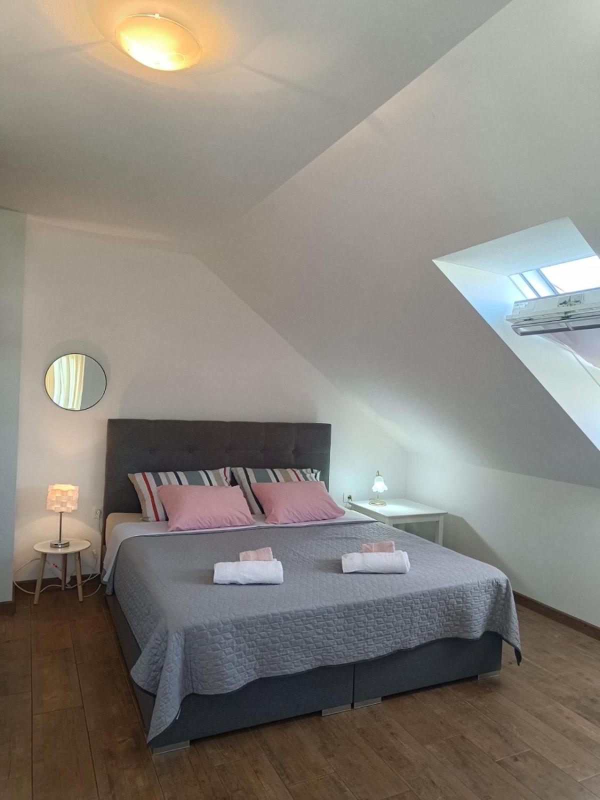 Sobe Pri Rozi Apartment Postojna Bagian luar foto