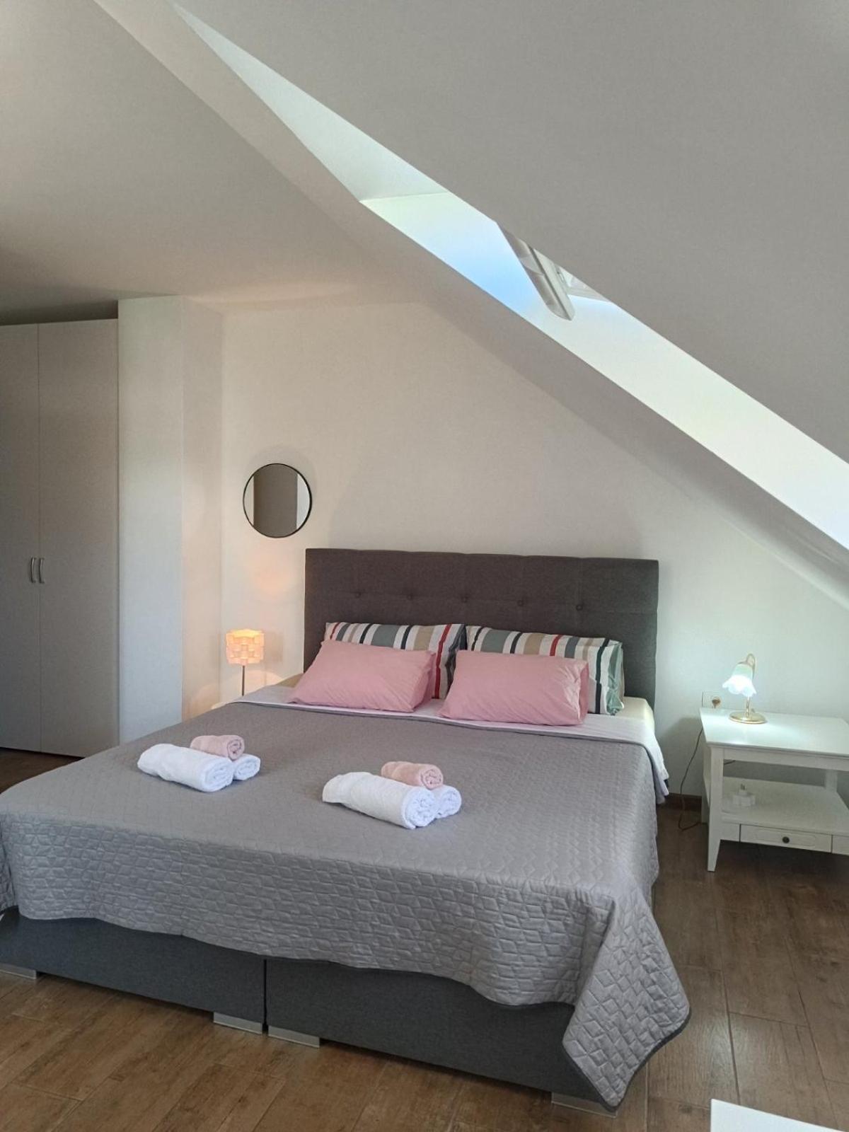 Sobe Pri Rozi Apartment Postojna Bagian luar foto